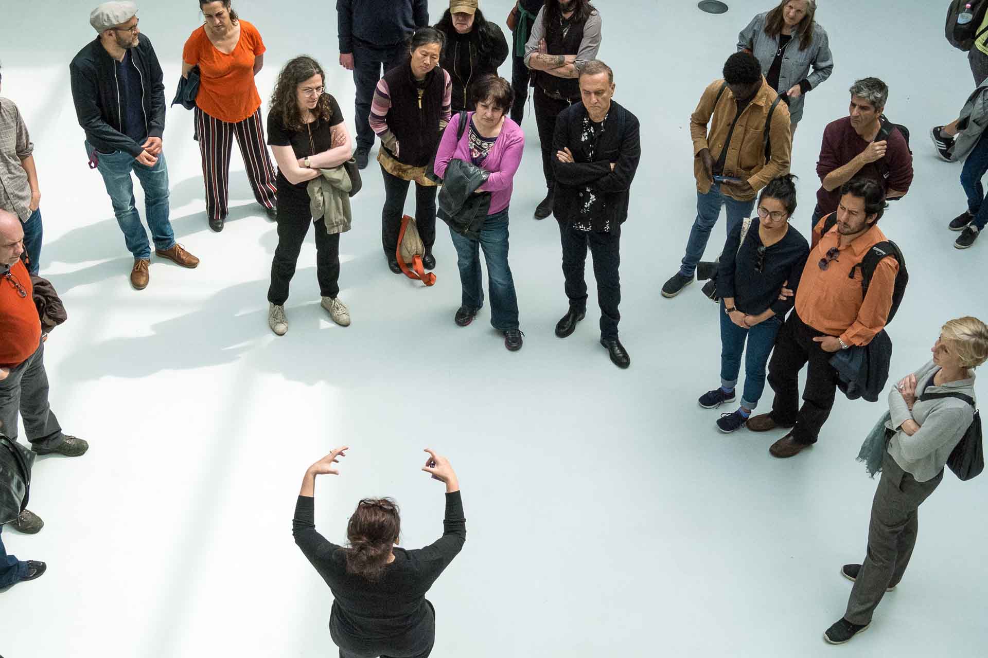 Zielinski.Photography - Images of artworks and culture - Berlin A group of people standing in a circle during an exhibition.